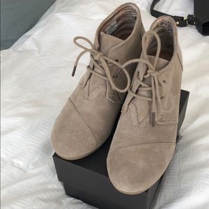 Toms wedges size 7.5